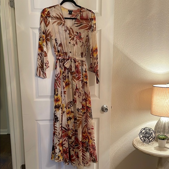 Floral Print Maxi Dress - Picture 1 of 3